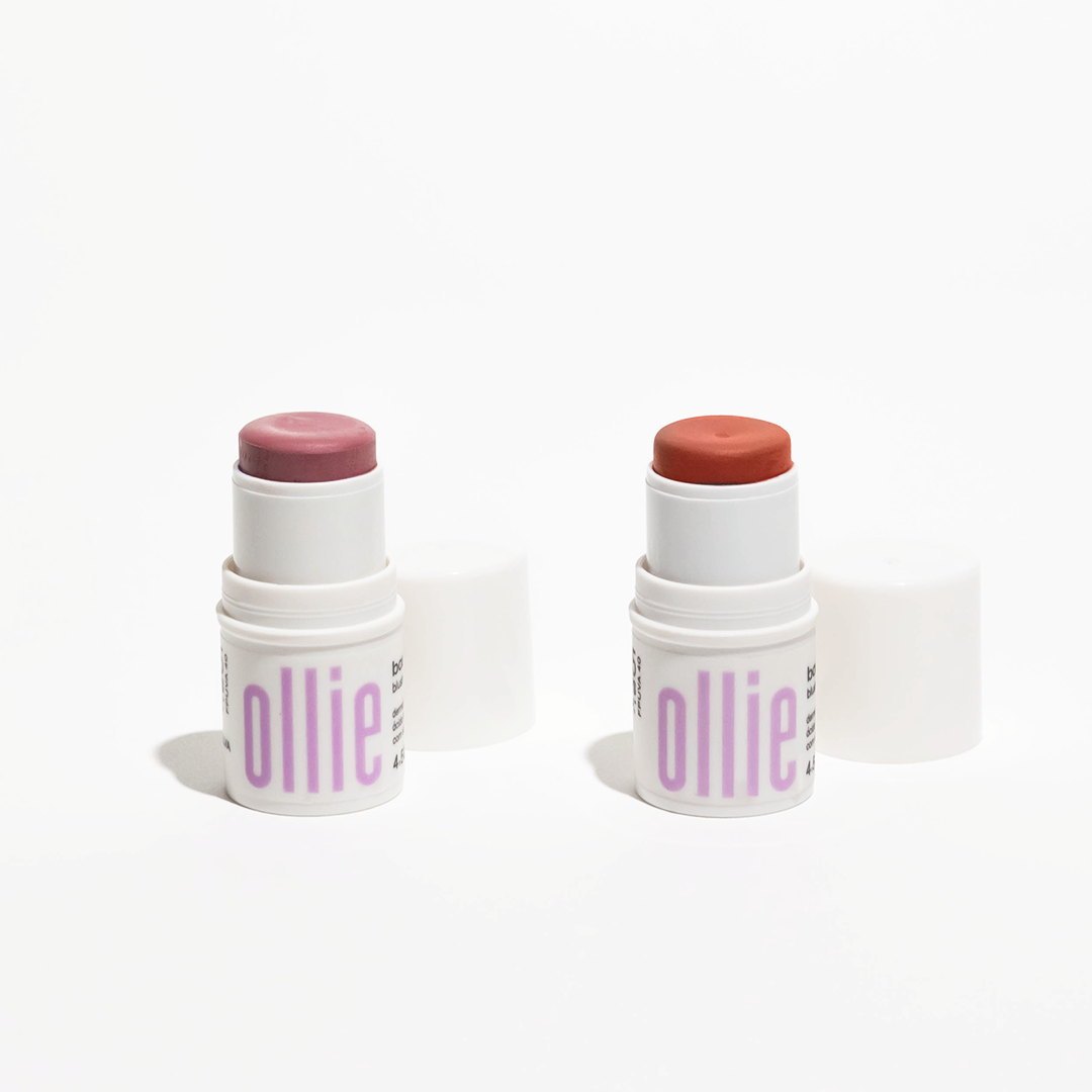 Ollie Glow on the Go Kit with two multifunctional Stick 3-in-1 in versatile shades, perfect for lips, cheeks, and eyes on the move